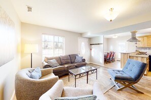 TV, fireplace, foosball, table tennis - Vibrant home near Bear Lake-game room with deck, playset, firepit & BBQ (Garden City)