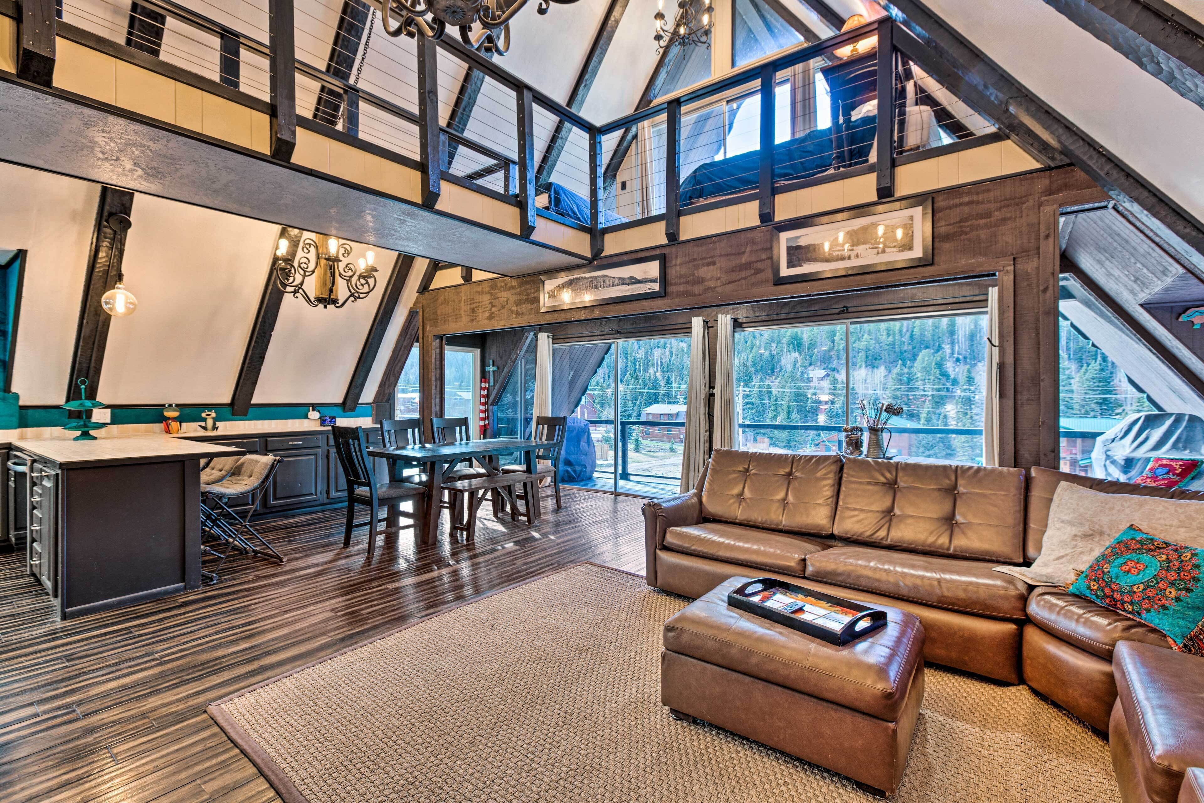 Family-Friendly Red River Retreat w/ Deck!