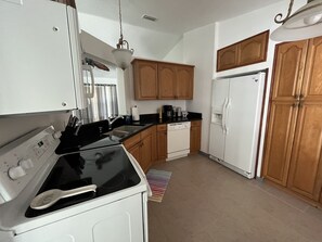 Fridge, microwave, oven, stovetop - 3 Bedroom home with large pool. Great location. (Port St. Lucie)