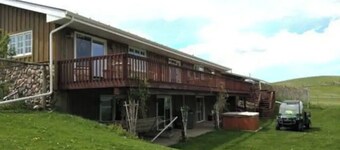 Bright suite at Bratz Equine (No cleaning fee)