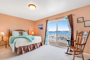 3 quartos, acesso à internet, roupa de cama