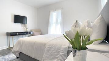 1 bedroom, desk, WiFi, bed sheets