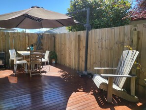 Outdoor dining - Quiet hidden treasure in the heart of Motueka (Motueka)