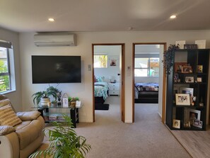 3 bedrooms, iron/ironing board, WiFi, bed sheets - Quiet hidden treasure in the heart of Motueka (Motueka)