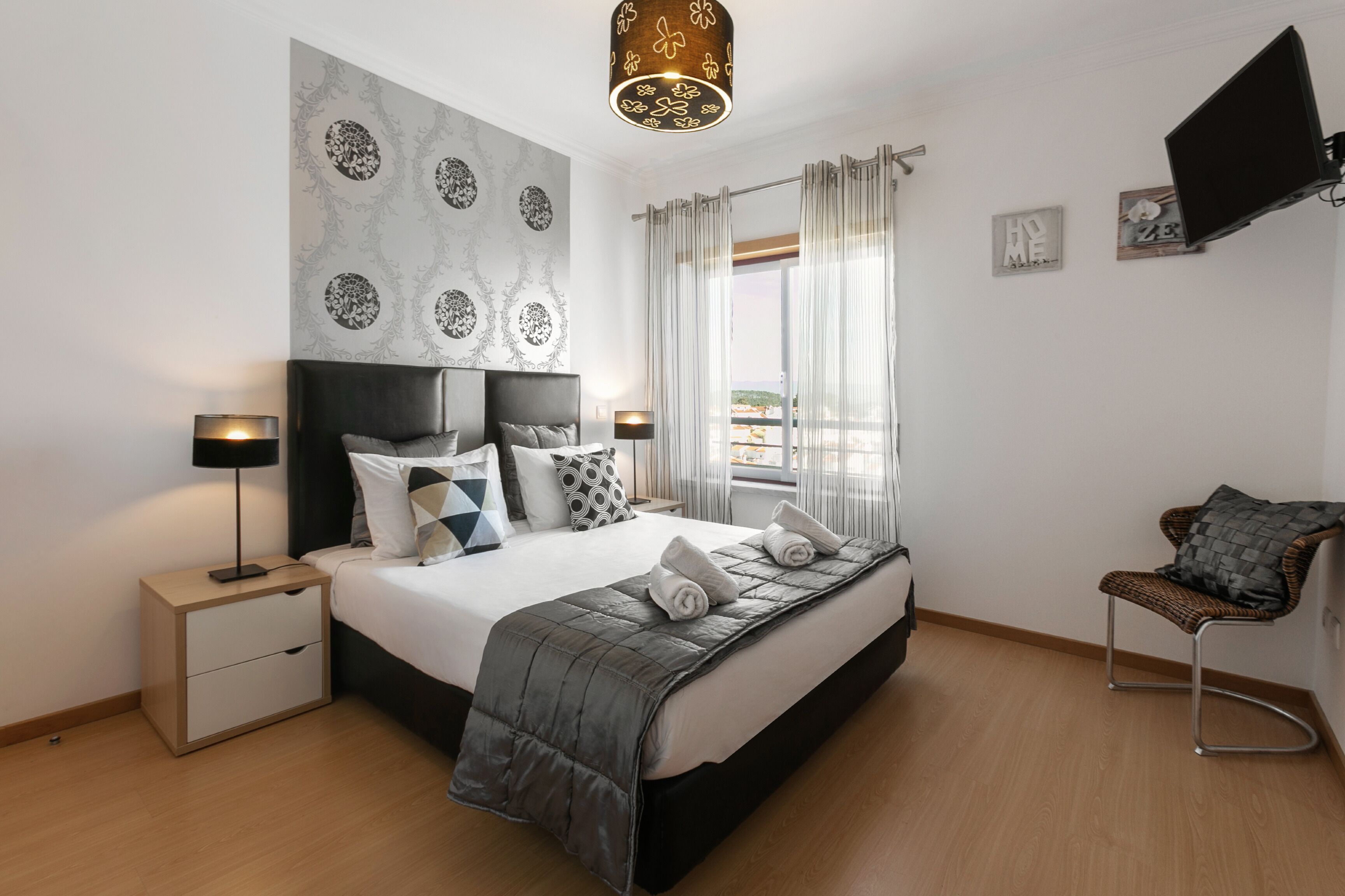 3 habitaciones, tabla de planchar con plancha, cuna de viaje y internet 