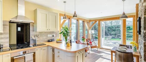 Dishwasher, cookware/dishes/utensils