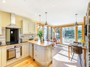 Dishwasher - 1 bedroom accommodation in Llandrinod Wells (Llandrinod Wells)