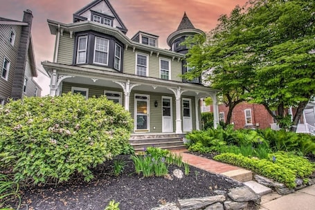 Exterior. Victorian Manor on Main w/ 6 beds-10 mins to Lanc!