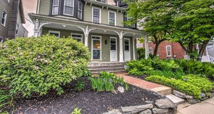 Victorian Manor on Main w/ 6 beds-10 mins to Lanc!