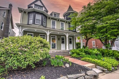 Victorian Manor on Main w/ 6 beds-10 mins to Lanc!