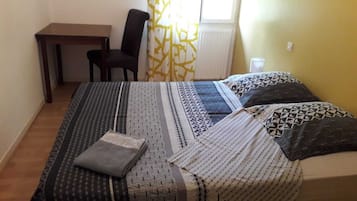 Basic Room | Individually decorated, individually furnished, laptop workspace