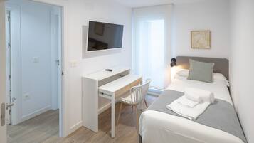 1 slaapkamer, een strijkplank/strijkijzer, reisbedje, gratis wifi