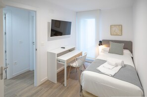 1 slaapkamer, een strijkplank/strijkijzer, reisbedje, gratis wifi