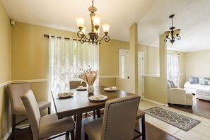 Dining - Very cute Pool Home close to beaches! (St. Petersburg)