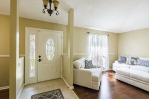 Living area - Very cute Pool Home close to beaches! (St. Petersburg)