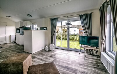 Gorgeous home in Julianadorp with WiFi