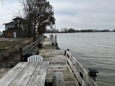 Waterfront 4 bedroom two full bath with arcade, kayaks and dock.