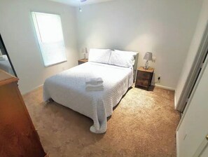 2 bedrooms, iron/ironing board, free WiFi, bed sheets