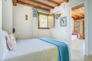 2 quartos, ferros/tábuas de passar roupa, Wi-Fi, roupa de cama