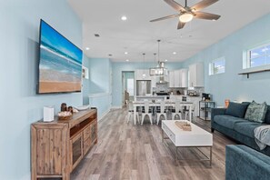 Smart TV, video games - Turquoise Turtle - Hot Tub, Beach, Game room (Jacksonville Beach)