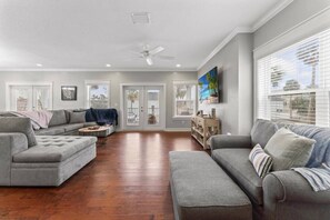 Een smart-tv en videogames