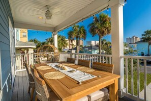 屋外ダイニングエリア