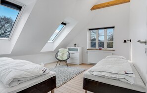2 bedrooms, travel cot, free WiFi