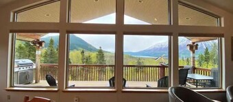 AlaskanTreasure-Amazing Mountain and Lake Views