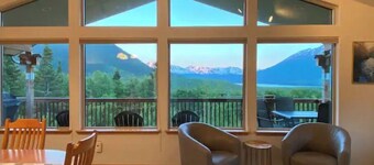 AlaskanTreasure-Amazing Mountain and Lake Views