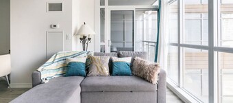 One bedroom condo Downtown Toronto, best location near CN tower