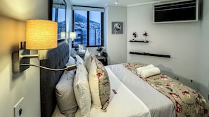 1 Schlafzimmer, Zimmersafe, Schreibtisch, Bügeleisen/Bügelbrett