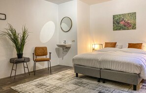 3 bedrooms, travel crib, free WiFi - Nice home in Putten with kitchen (Putten)