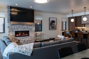 تلفزيون ذكي، مدفأة، كُتُب