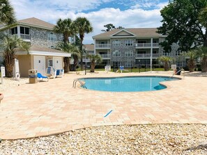 Pool - Peaceful condo in the center of Myrtle Beach (Myrtle Beach)