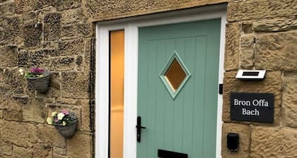 Escape to the Country @ Bron Offa Bach