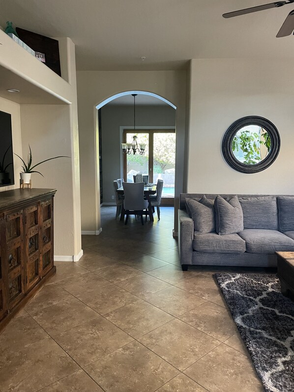 Smart TV - Cozy cute house in the heart of North Scottsdale. Relax and enjoy Arizona (Scottsdale)
