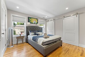 4 bedrooms, desk, iron/ironing board, travel crib