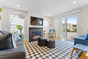 Smart TV, computer monitors