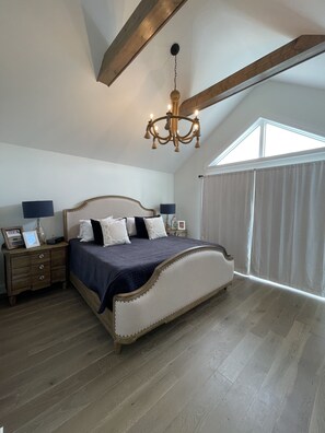 4 bedrooms, travel cot, free WiFi, bed sheets