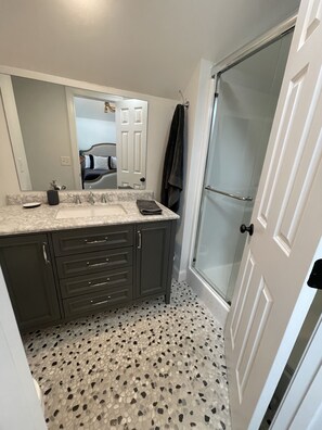 Combined shower/bathtub, hair dryer, towels, toilet paper