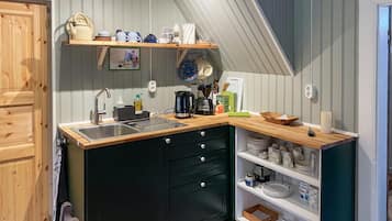 Refrigerador y cafetera y tetera