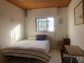 4 chambres, fer et planche à repasser, Wi-Fi gratuit, draps fournis