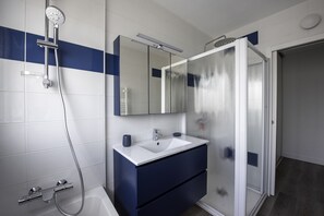 Bathtub, hair dryer, towels
