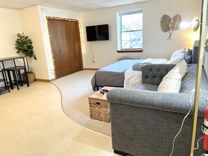 1 dormitorio, tabla de planchar con plancha, wifi y ropa de cama