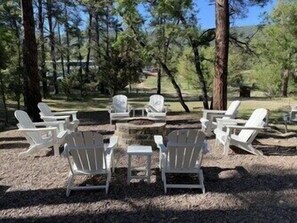 Property grounds - Pet friendly Fun Family Cabin- 3 Beds, Fireplace, Horseshoes, Swing, Hottub (Payson)
