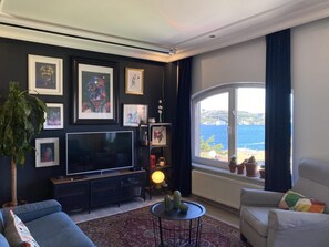 Apartment | 2 bedrooms - Flat With Bosphorus View and Backyard in Uskudar (Istanbul)