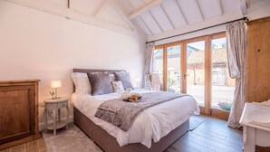 3 bedrooms, laptop workspace, iron/ironing board, bed sheets - The Granary, Stradbroke (Diss)