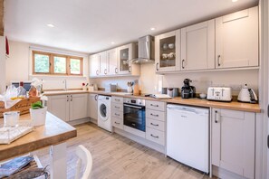 微波炉、烤箱、炉灶、洗碗机