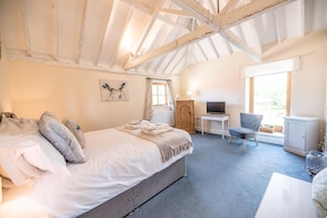 3 多间卧室、笔记本电脑工作区、熨斗/熨衣板、床单