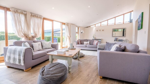 TV, fireplace - The Granary, Stradbroke (Diss)
